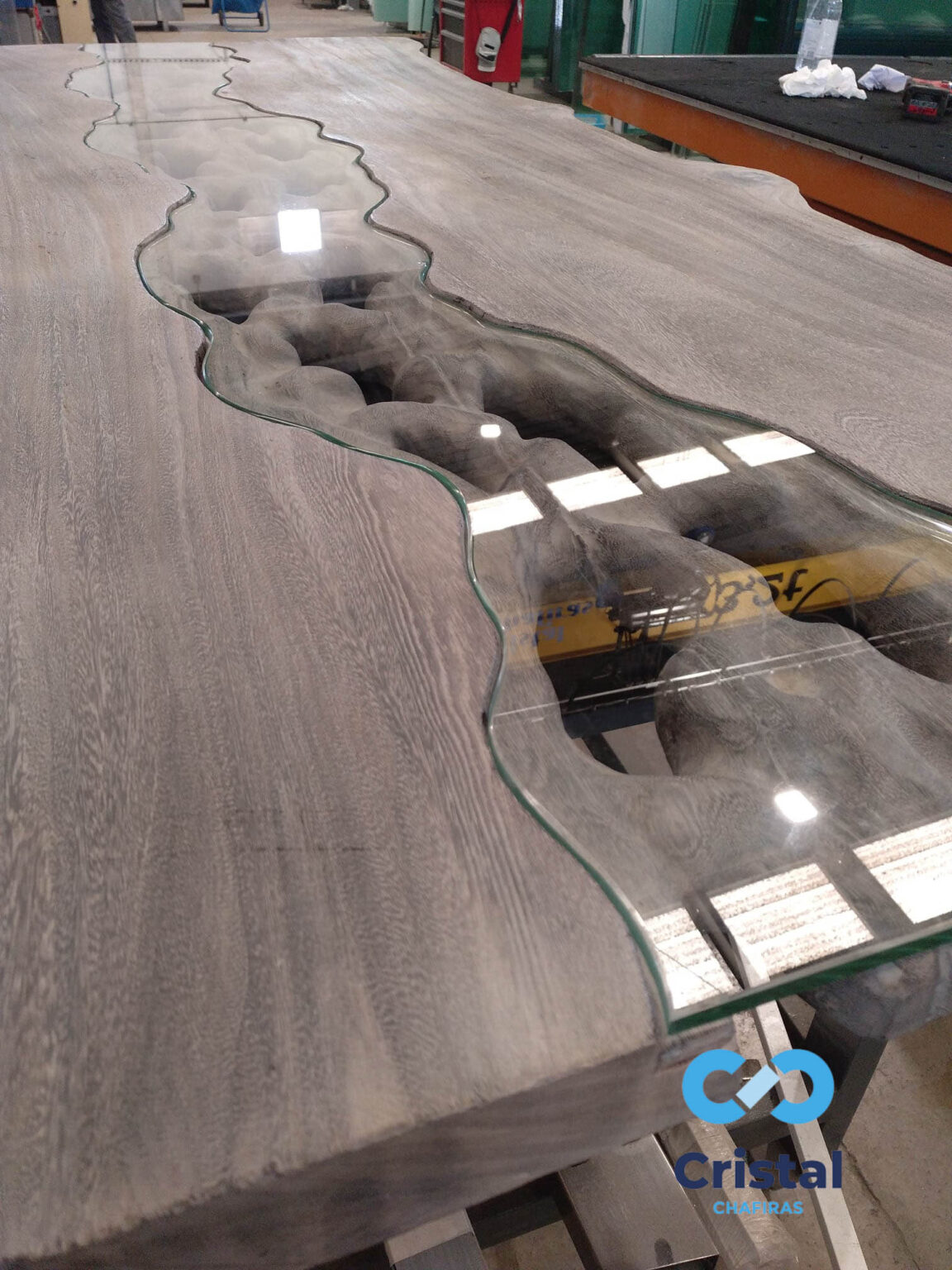 mesa decorativa de madera con cristal tenerife 3